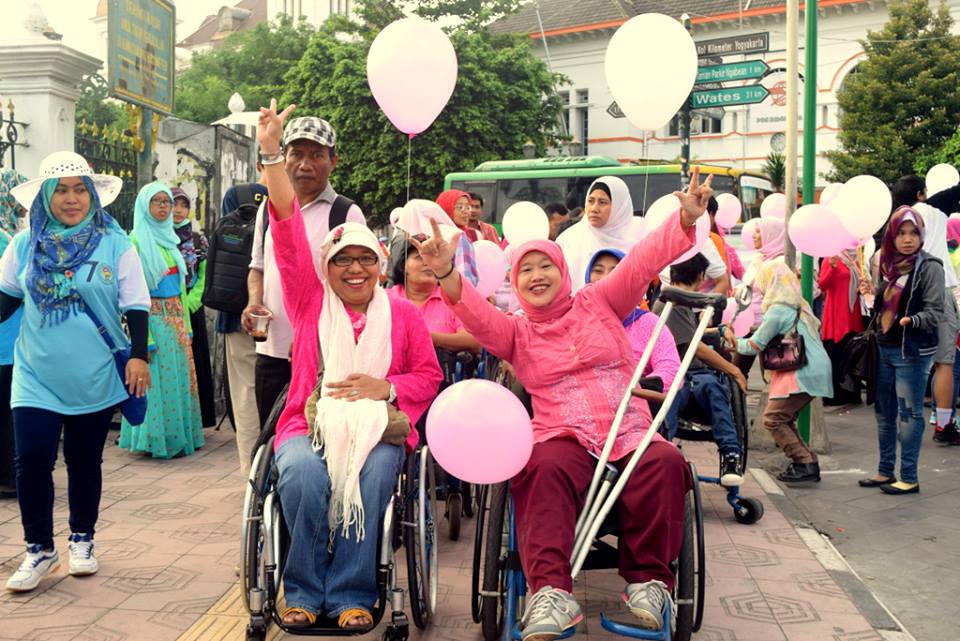 Pemberian Kursi Roda Gratis